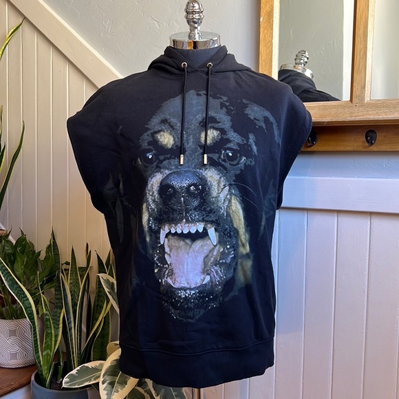 GIVENCHY PARIS ROTTWEILER Sleeveless Hoodie in Black - Picture 11 of 15